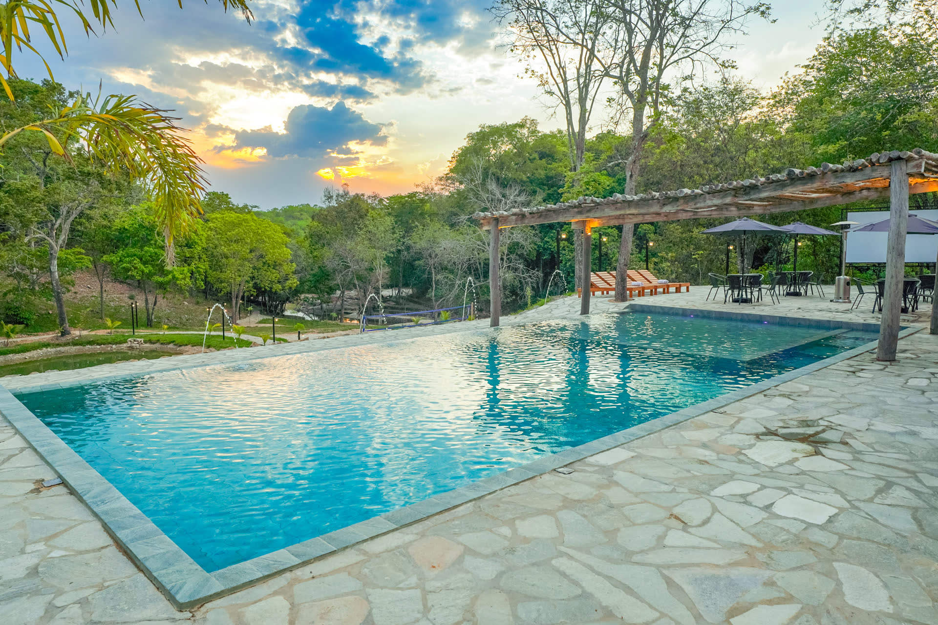 Recepção à beira da piscina
